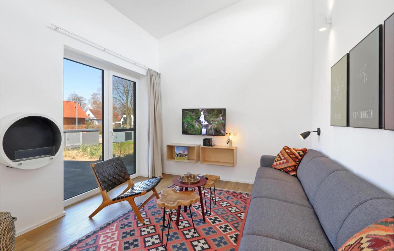 Awesome Home In Lembruch-Duemmer See With Kitchen Екстериор снимка