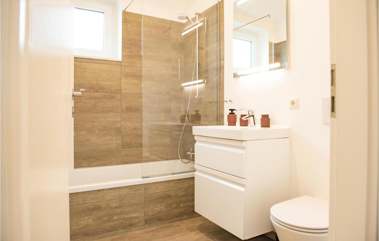 Awesome Home In Lembruch-Duemmer See With Kitchen Екстериор снимка