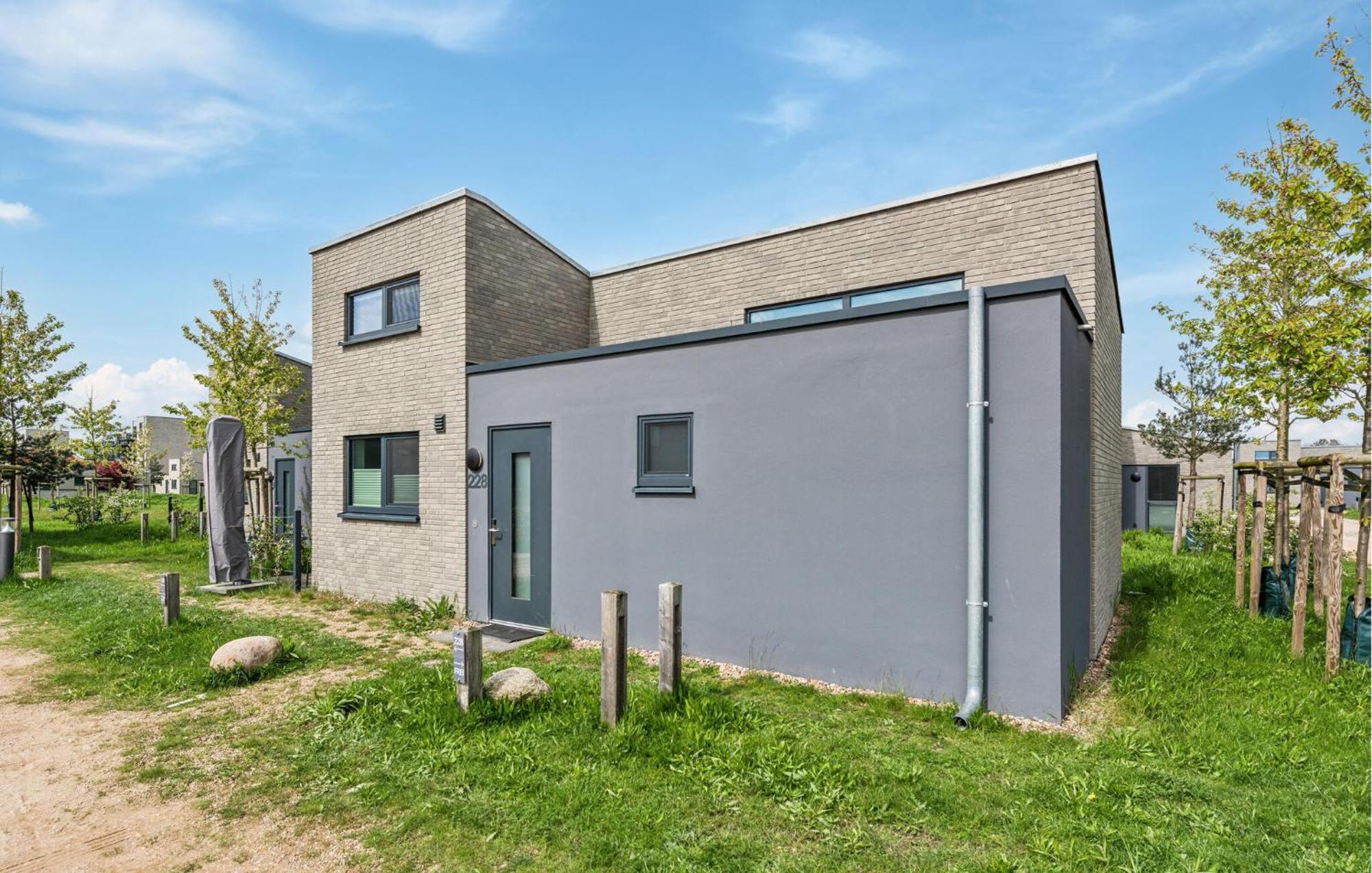 Awesome Home In Lembruch-Duemmer See With Kitchen Екстериор снимка