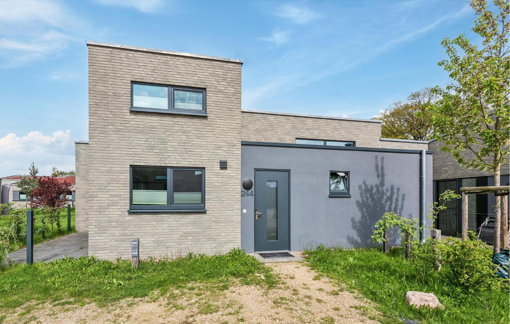 Awesome Home In Lembruch-Duemmer See With Kitchen Екстериор снимка
