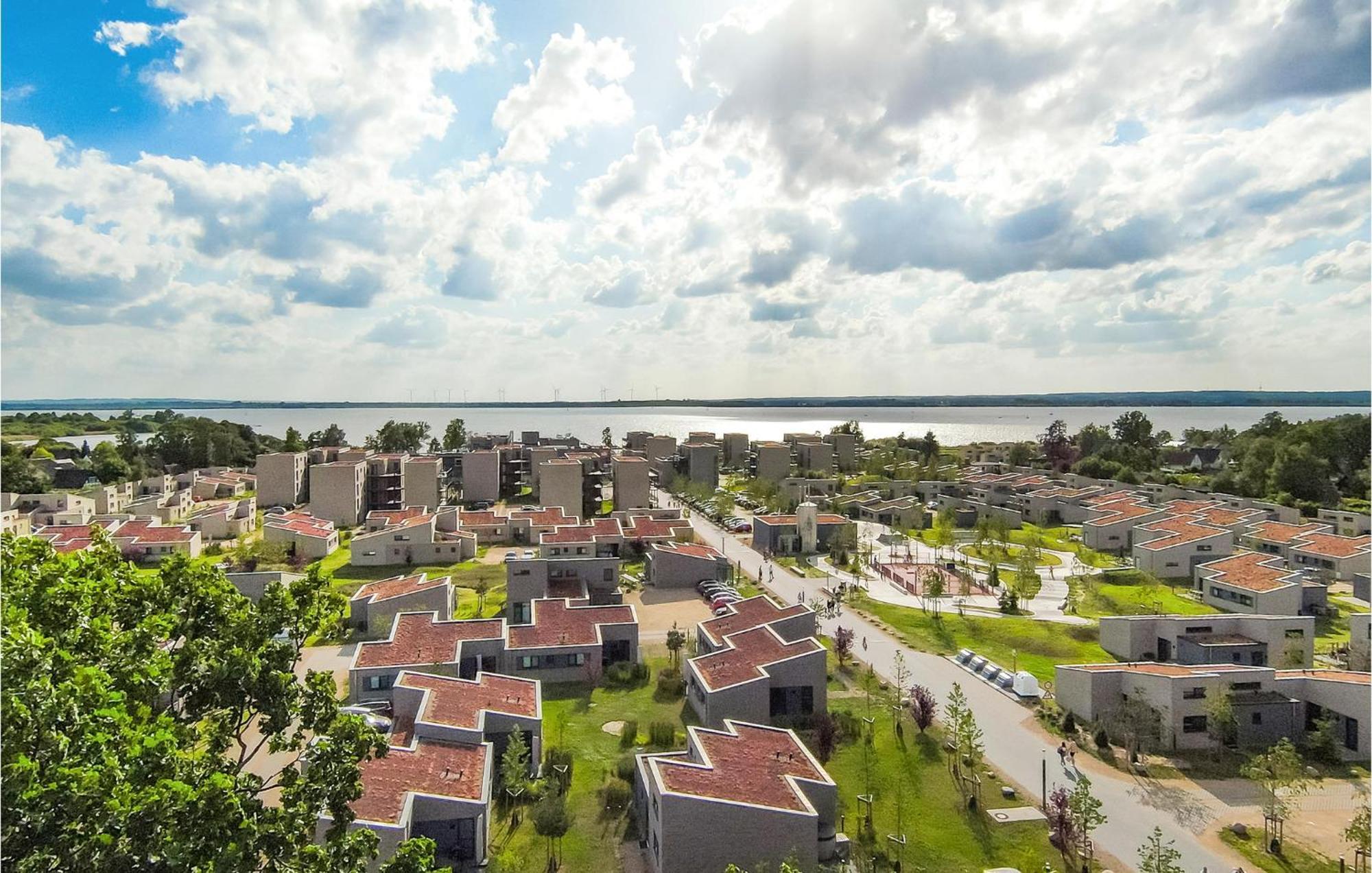 Awesome Home In Lembruch-Duemmer See With Kitchen Екстериор снимка